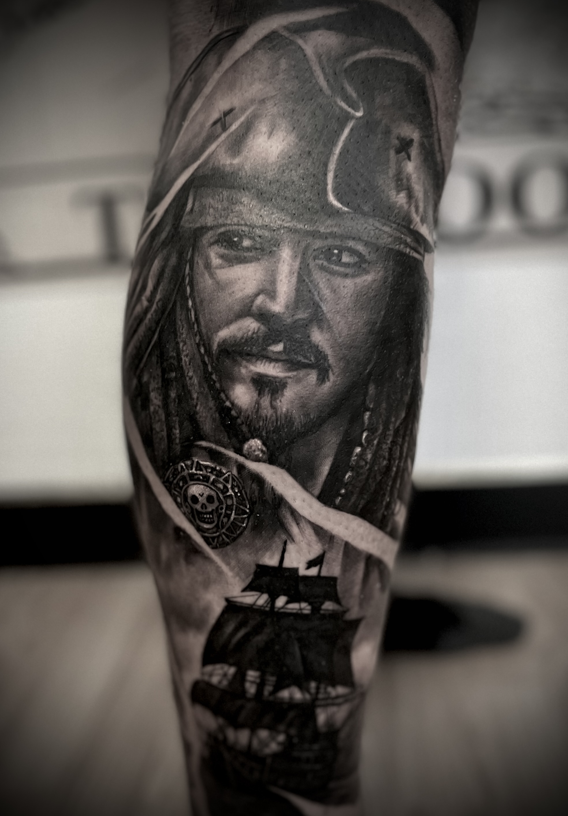 Tatuaggio realistico black and grey